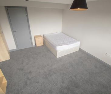 Victoria Road, Hyde Park, LS6 1DR, Leeds - Photo 2
