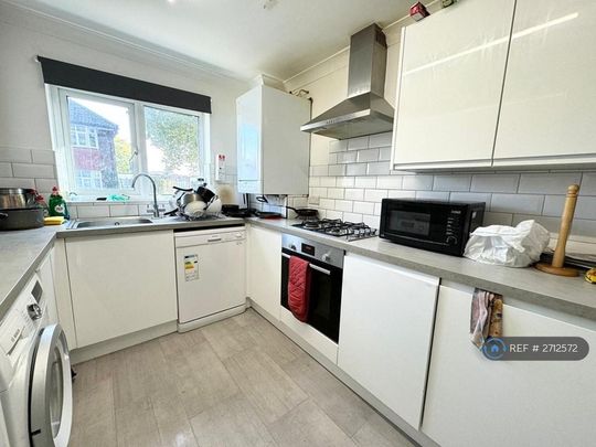 1 bedroom in a house share to rent - Photo 1