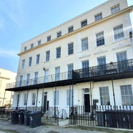 Basement Flat, 20 St Georges Terrace, Herne Bay, CT6 8RH, Kent - Photo 4