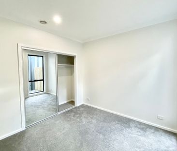 Modern Living in Sinclair Heights | 3 Bed + Study - Photo 2