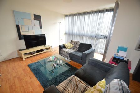 2 bedroom flat to rent - Photo 4