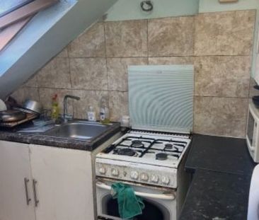 Room in a Shared House, Fanshawe Avenue, IG11 - Photo 4