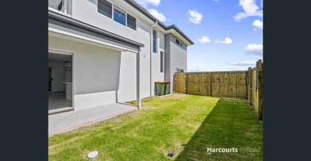 LARGE BEDROOMS & MOVE IN READY!! - Photo 3