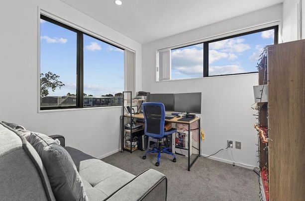 Standalone home for rent in Kauri Flat school zone - Photo 1