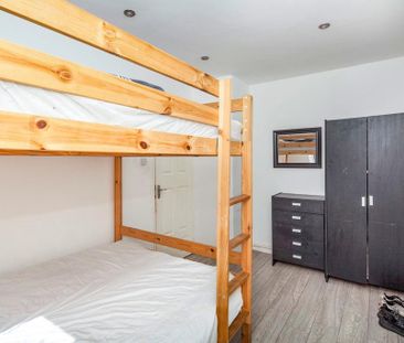 2 bedroom maisonette to rent - Photo 4