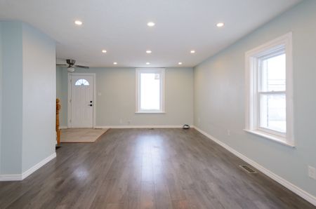 For Lease - 46 Ellen Street, Barrie, Ontario - Photo 3