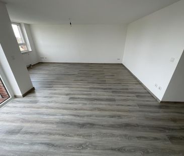 Wohnen in der City! 2-ZKB-Balkonwohnung im Dachgeschoss in der Bahn... - Photo 1