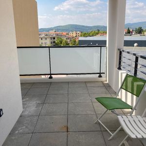 Location Appartement 3 pièces 56m² DRAGUIGNAN 83300 - Photo 3
