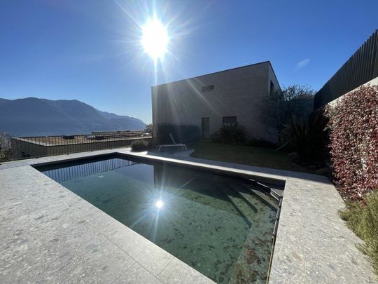 Lugano, Savosa – Zu vermieten: Elegante und geräumige Wohnung mit privatem Garten, exklusive Residenz mit Pool und Einrichtungen, 6,5 Zimmer. - Foto 1