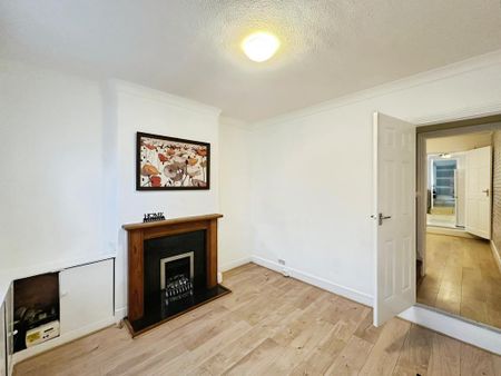 2 bedroom end of terrace house to rent - Photo 2