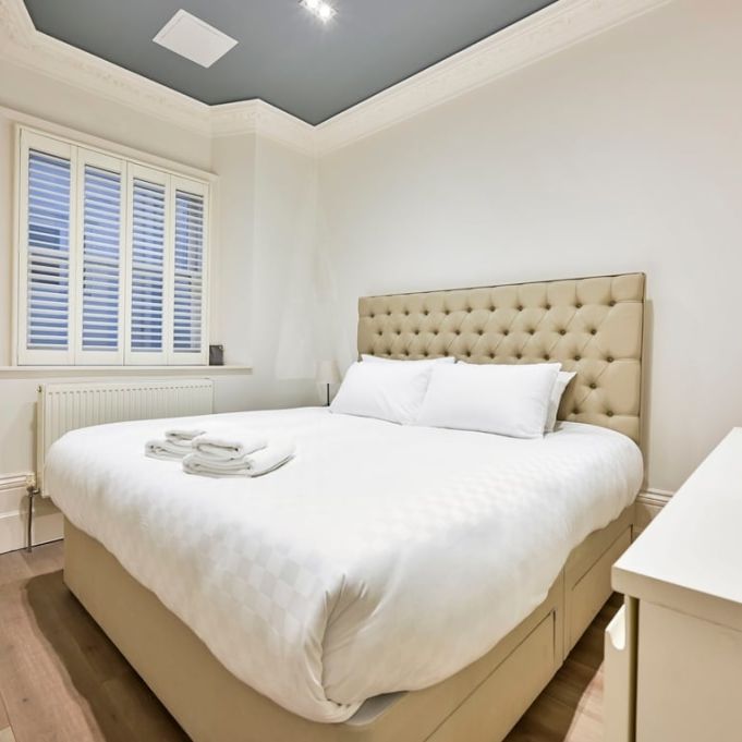 ground floor flat 47 Redcliffe Square, London SW10 9HG, UK, London - Photo 1