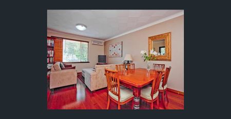 STREET FRONT Renovated Large Semi Detached Duplex Half House. Shenton College and Jolimont Primary school zones. - Photo 3