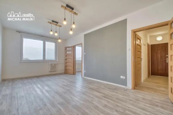 Pronájem prostorného bytu 2+1 s lodžií, 60 m - Fotografie 1