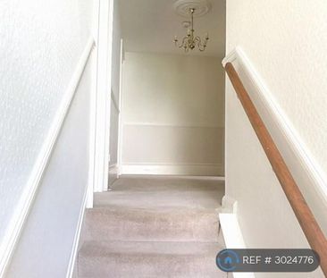 3 bedroom flat to rent - Photo 1