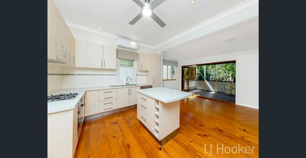 Charming and Convenient! - Photo 1