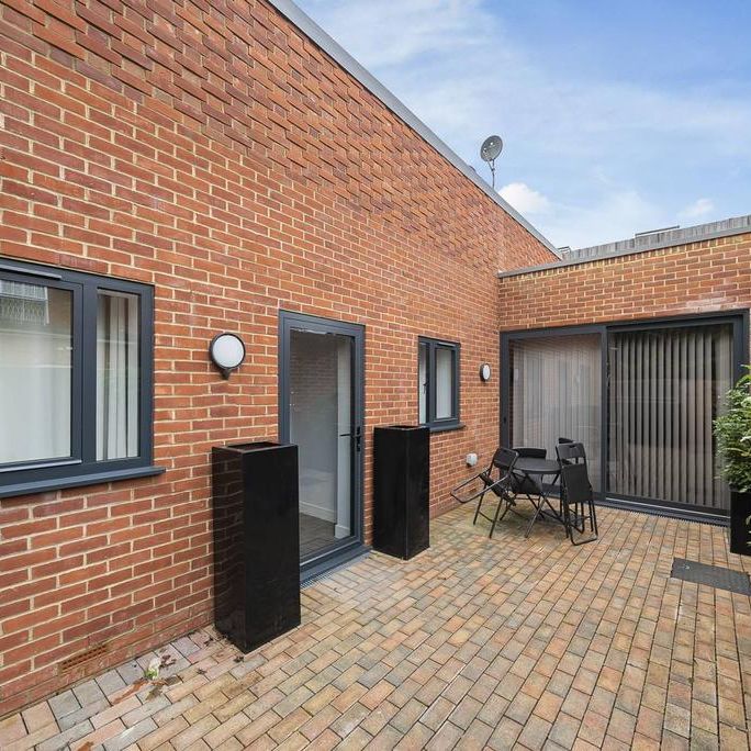 2 bedroom maisonette to rent - Photo 1