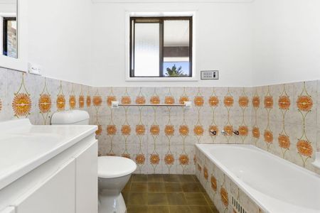 BEAUTIFUL FAMILY HOME - Photo 4