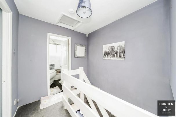 4 bedroom end of terrace house to rent - Photo 1