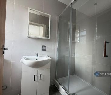 1 bedroom in a house share to rent - Photo 6