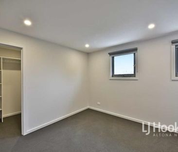 Elevated Urban Living with Contemporary Architectural Flair - Photo 3
