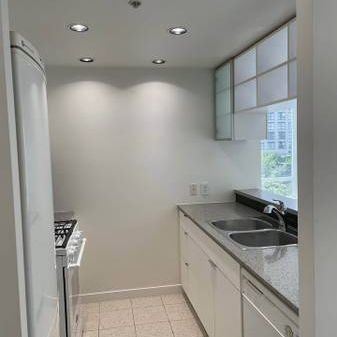 DT Vancouver One Bedroom and Den for rent - Photo 4