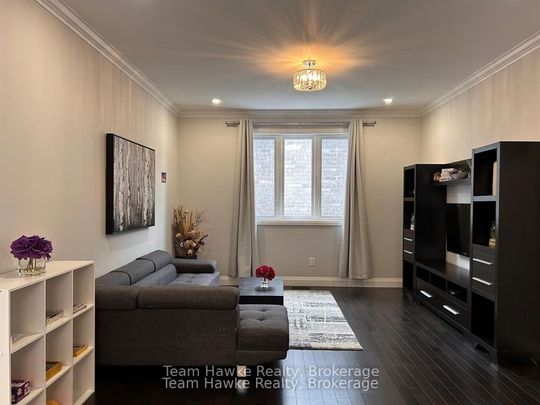 For Lease - 152 Bishop Drive, Barrie, Ontario - Photo 1