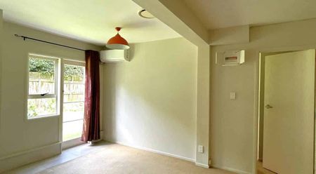 Superb Location - 2 bedrooms + 1 Study - Photo 3