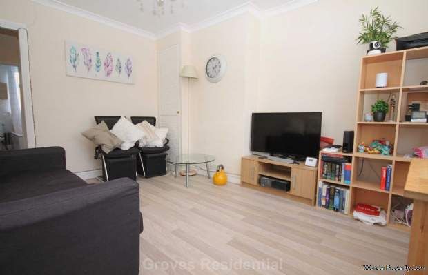 2 bedroom property to rent in New Malden - Photo 1