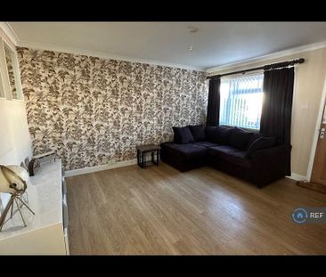 4 bedroom semi-detached house to rent - Photo 2