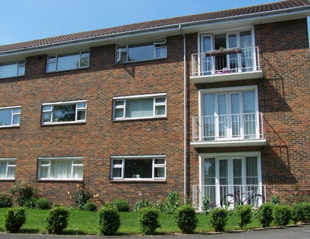 Regnum Court, Chichester - Photo 1