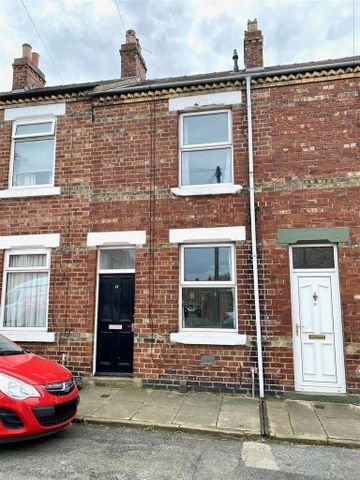 2 bedroom terraced house to rent - Photo 2