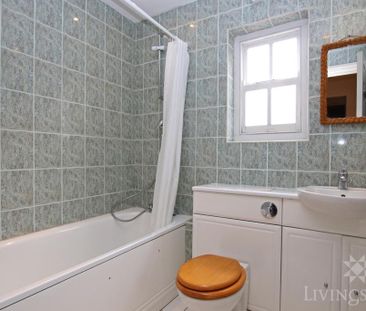 2 bedroom ground floor flat to rent - Photo 2