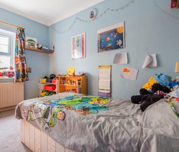 4 bedroom end of terrace house to rent - Photo 5