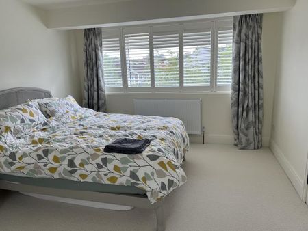 Stunning en-suite room in Teddington, SW London - Photo 2