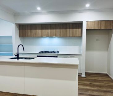 Modern 4-Bedroom Family Home in Prime Berwick Location - Photo 3