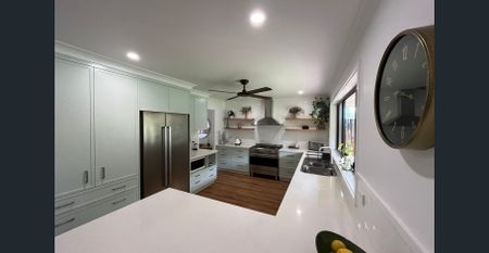 Fully Furnished Family Home with Pool - Photo 3