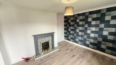 Fullerton Crescent, Rotherham, Thrybergh - Photo 2