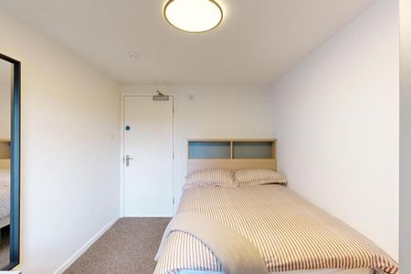 5 bedroom flat to rent - Photo 3