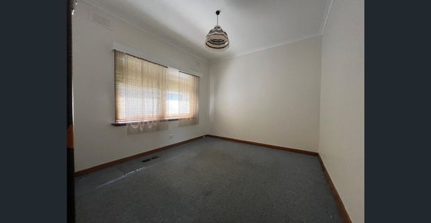 Spacious Two-Bedroom Home with Two Generous Living Areas in Blackburn South - Photo 1