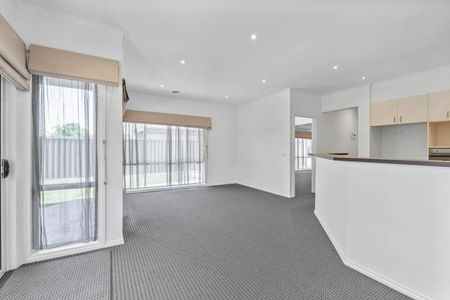 Spacious 4-Bedroom Family Home in Hillside - Photo 2