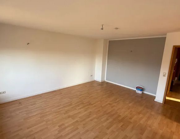 Geräumige 4 Zimmer-Maisonettewohnung mit Balkon und Stellplatz zu mieten! - Foto 1