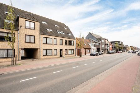 Zonnig en verrassend ruim appartement gelegen in Blommekens op enkele passen van de Markt van Eeklo! - Foto 4