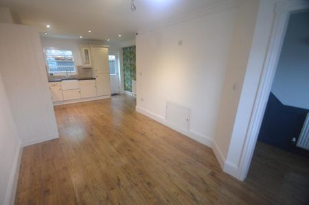 3 bedroom terraced house to rent - Photo 3