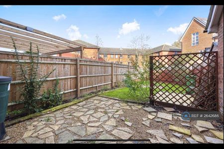 4 bedroom terraced house to rent - Photo 3