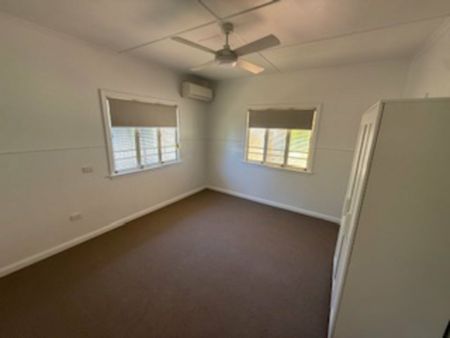 Wheel chair friendly 4 bedroom home - Photo 3