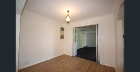 STUNNING RIVER VIEWS & SPACIOUS FAMILY LIVING - Photo 2