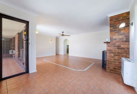 11 Featherstone Street, Kippa-Ring - Photo 5