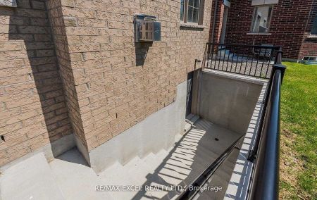 For Lease - 585 McGregor Farm Trail Unit# Lower Level, Newmarket, Ontario - Photo 2