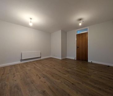 8d Stranmillis Court, Stranmillis Road, Belfast, BT9 5EU - Photo 1