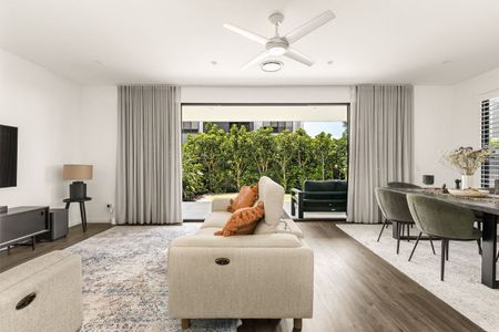 Elegant 3-Bedroom End Townhouse in Prestigious Ashford Residences - Photo 2